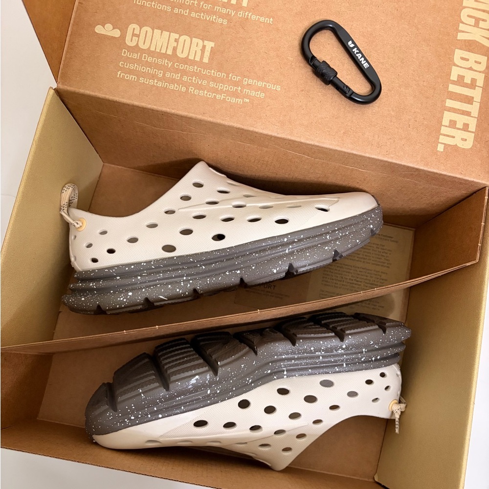 NWT - KANE FOOTWEAR - SIZE W7 or M5 (UNISEX)